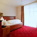 Naturhotel Rügers Forstgut 4*